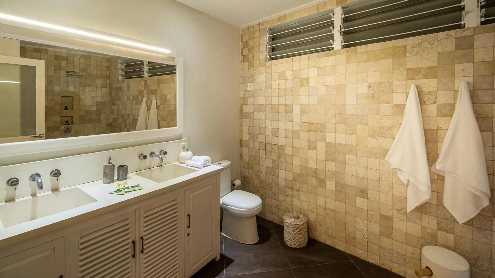 Tropical Oasis Of Calm In The Heart Of Seminyak, 4Br Villa Luisha Indonesien