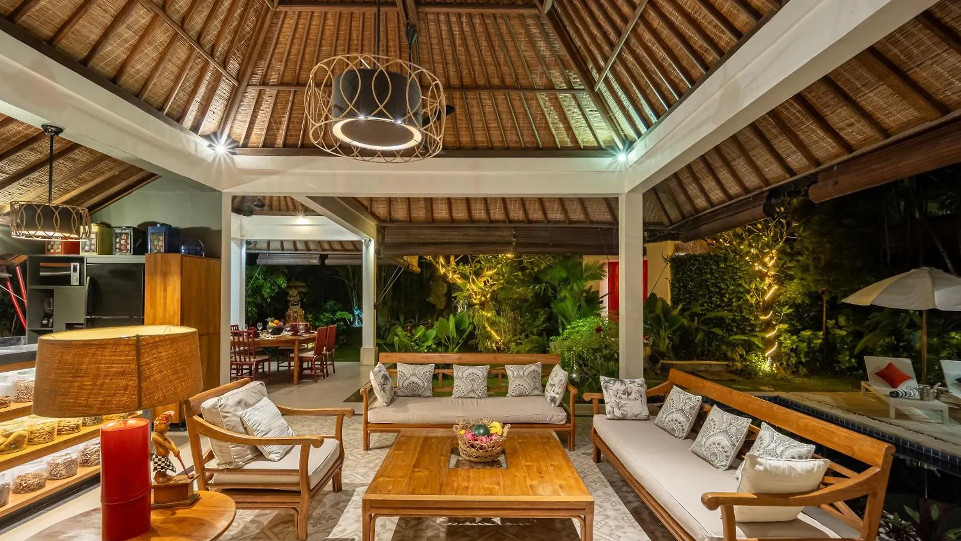 Tropical Oasis Of Calm In The Heart Of Seminyak, 4Br Villa Luisha Indonesien
